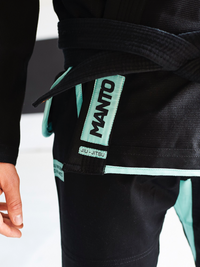 MANTO RISE BJJ Gi schwarz